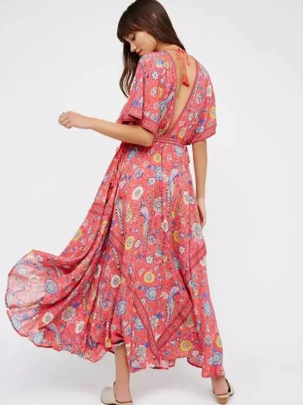 ashionable dressJuliaFashion-Boho Vibes Floral Print Plunging Neck Maxi Dress