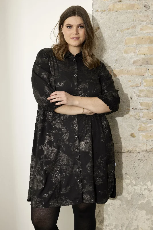 vintage-inspired dressZhenzi Bell Shirt Dress in Black