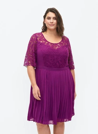 vintage dressZizzi Frida Lace Dress in Grape