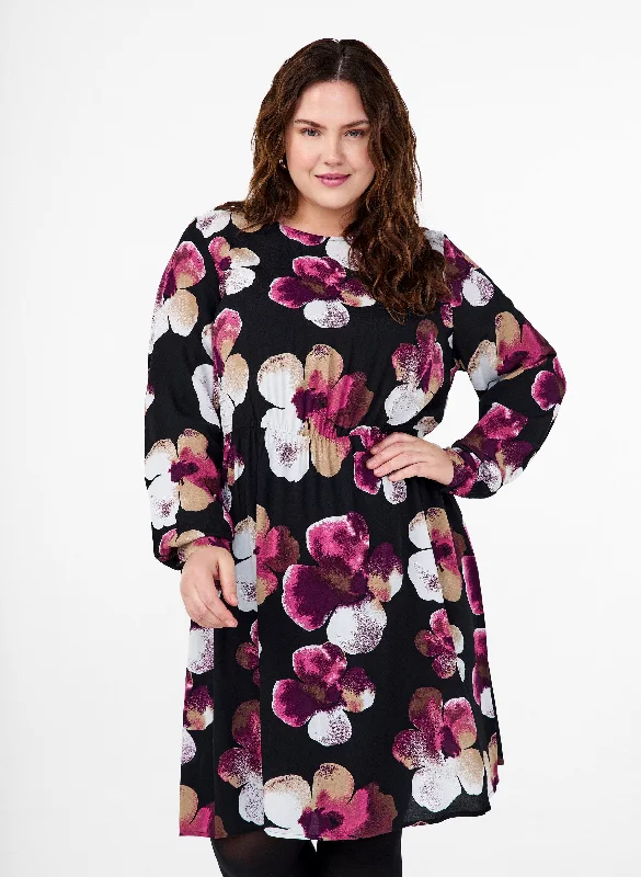 chic wrap dressZizzi Bella Long Sleeve Dress in Pink Flower